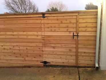 Cedar Louvered Fence Overlap