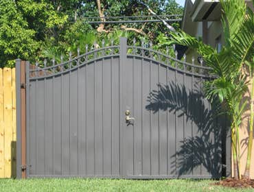 Photo(s) from NATIONAL FENCES OF MIAMI,INC Fences