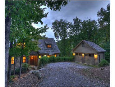 Blue Ridge Custom cabin in Blue Ridge Georgia
4000 sq. ft. 5 bedrooms 5 1/2 baths