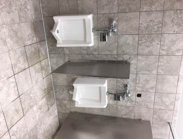 Retail Store Mens Bath