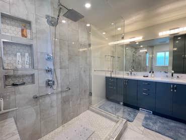 Luxurious Bathroom Remodel From an old and dated space, our client wanted something fresh and modern with a touch of luxury.
We gave their bathroom a c