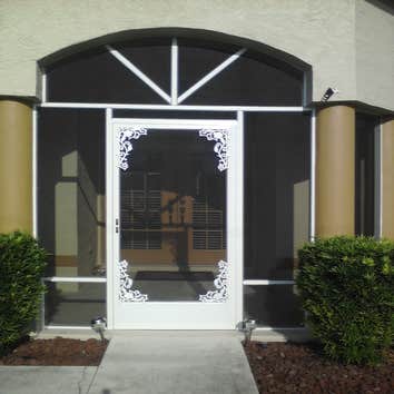 screen door with rosette