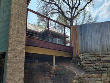 Stained cedar deck with steel wire handrails Stained cedar deck utilizing steel wire handrails