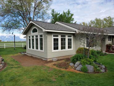 Pete Nelson Construction PNC Homebuilders, Inc. recently completed a stunning sunroom addition for a client in Baker City, Oregon. This project involve
