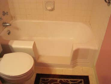 Adaptive Access to create barrier-free bathtub Converted these customer's existing bathtub in one day. They now can use their shower with more confide