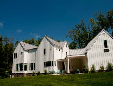 2soNs acres mOdern fArmHouse