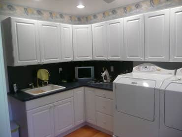 LAUNDRY ROOM #1 Very handy:
-Hanging space
-Ironing space
-Folding space
-Sink
-TV