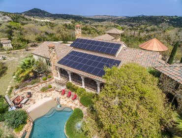 Scenic Loop Location: San Antonio
Install Date: May, 2015
System Size: 17.3kW
Panel Type: SunPower 345W
Solar Contribution: 100%