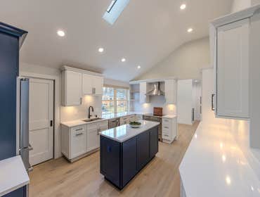 White & Navy Blue Kitchen Can’t get enough of this stunning kitchen in McLean, VA. We contrasted white palette with dark navy blue cabinets that truly 