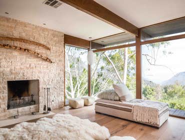 Spirit's Nest Luxury Residential | Located in Topanga CA, this luxury home integrates itself seamlessly into the surrounding nature. With a clean but o