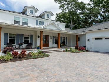 Bells River Residence Nestled in the serene Waterman’s Bluff in Yulee, FL, this exquisite home offers 3,046 sq ft of living space, expanding to a total