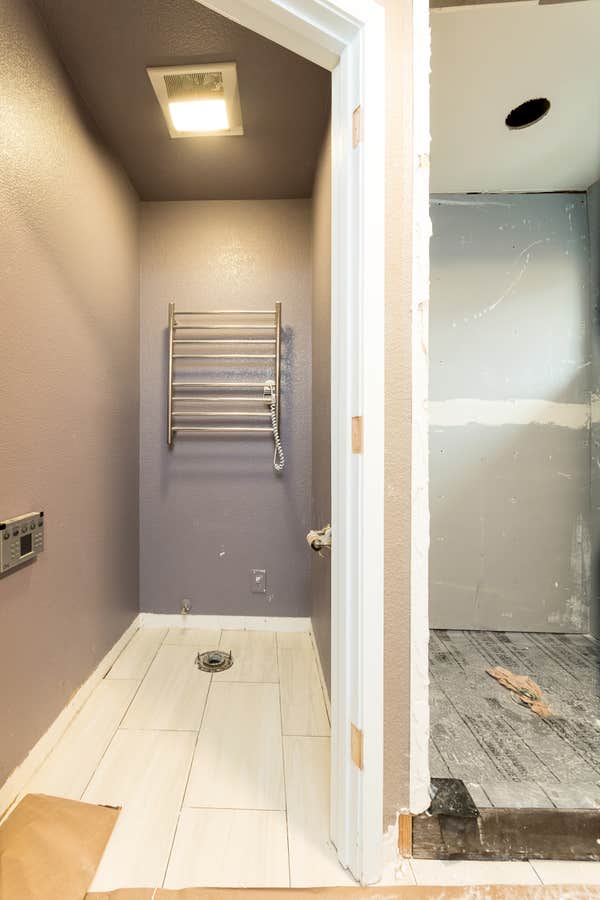 Bathroom Mud and Tape