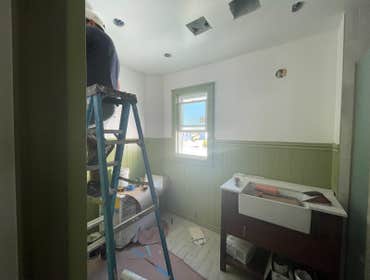 INSTALL WALL PEPER PROYECT IN BATHROOM NEWARK NJ