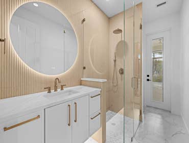 Jamaica Residence – Soft Coastal Bathroom This full bathroom was designed with a focus on texture, warmth, and clean visual alignment, reflecting a ref