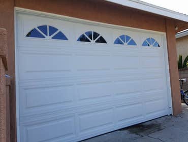 Basic Garage Doors A close look at some of the basic garage doors that we have installed in the past. These doors come either non-insulated or insulate