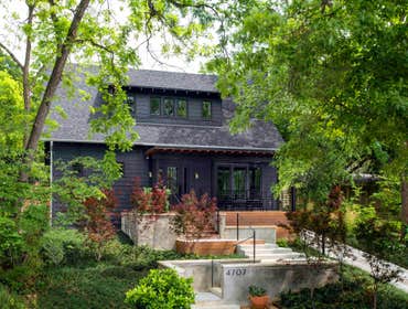 Woodview Residence A 2-story custom home in the Rosedale neighborhood of central Austin.