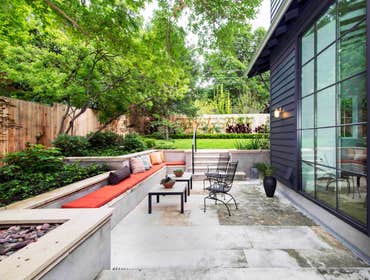 Woodview Residence A 2-story custom home in the Rosedale neighborhood of central Austin.