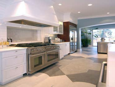 A "Convertible" Interior Inside this wonderful home the open design of kitchen/dining/family area allows for great entertaining, yet is a comfortable s