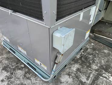 NAPA - pub Packaged Heat Pump Roof unit + Roof Mount Direct Drive Downblast Fan