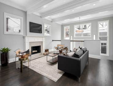 3635 Seeley New Construction - 3635 N Seeley
Located on a quiet one-way, tree lined street in Roscoe Village. This new construction 5 bedroom, 4.5 ba
