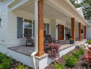 Bells River Residence Nestled in the serene Waterman’s Bluff in Yulee, FL, this exquisite home offers 3,046 sq ft of living space, expanding to a total