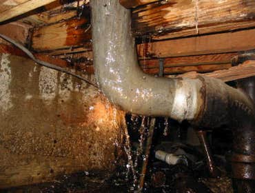 leaking water pipe in crawl
