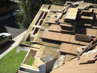 120 Kennar Way, Folsom, Ca 95630 Dry Rot Repairs.
Replaced 68-feet of barge rafters on the overhangs on this tile roof.