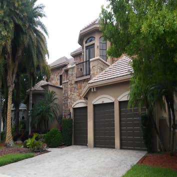 3519 Palais Terr, Wellington, FL. Interior and Exterior Paint. Exterior Paint,
Pressure wash, everything including Roof, Apply Killz clear water based