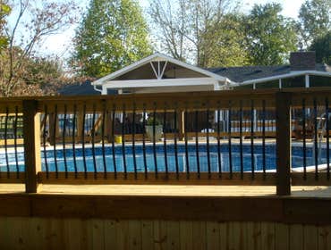 Above ground swimming pool