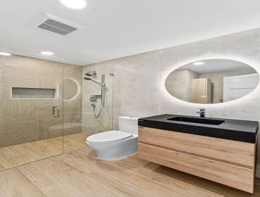 Bellevue - Guest Bathroom