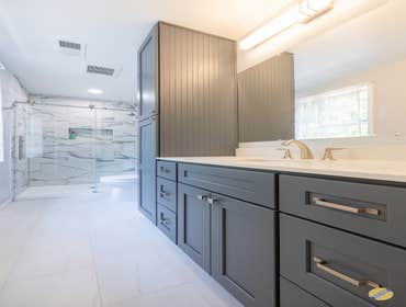 Savoy Azula Bathroom Achieve elegance with bold gray veining porcelain tile but without the high maintenance. This design offers sophistication and pra