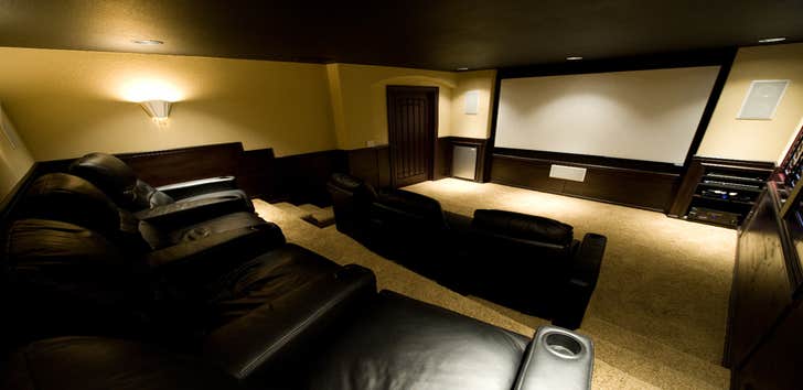 Applegate Ct Murrieta, Ca Bonus room in tract home converted to a home theater.
Consist of 110" projection screen, optima projector, pioneer elite rec