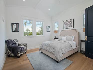 19348 Collier St, Tarzana, CA 91356 Brand new construction Cape Cod situated in the heart of Tarzana South of the Blvd, just a block from Ventura Blvd'