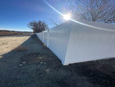 Fencing 400’ of low maintenance vinyl fencing in Boise Idaho