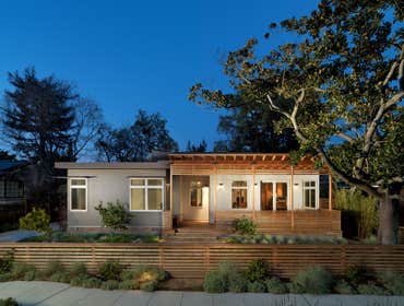 REDWOOD CITY Redwood City, CA This 1940s home initially had a very simple and traditional layout. The owners, who entertained often, wanted to open up