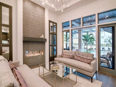 Living Room Fireplace/Seatin