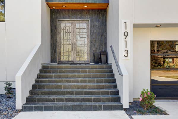 Tiled contemporary entry