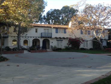 Beverly Hills Exterior Painting project Exterior paint for a 14,000 SF mansion located in Beverly Hills
Mega Project and we have to admit it was a ch