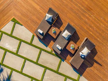 Ipe (Brazilian Walnut) Deck Brazilian Walnut
Hidden Fasteners
HILLSIDE
Cable Railing