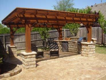 Jacksonville outdoor kitchen This is a beautiful outdoor kitchen we built for a client in Mandarin, FL. We collaborated with the client on the design. 