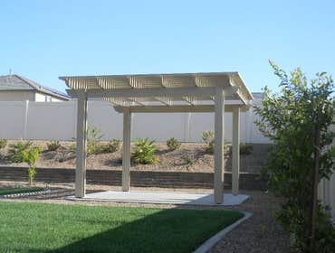 Freestanding pergola