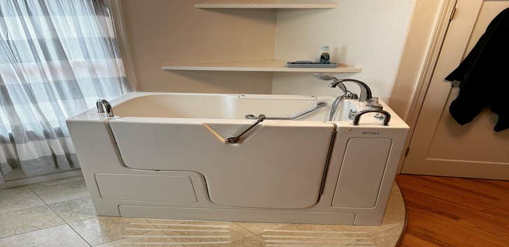 Photos by Tactical General Contractors #1 ✨ Ready to make bath time safer, easier, and more relaxing? ✨
At Tactical General Contractor, you never have