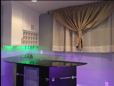 Kitchen & Bar