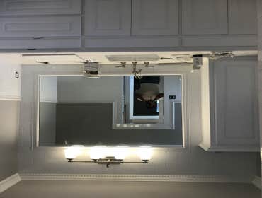 Showers/ tub surrounds
