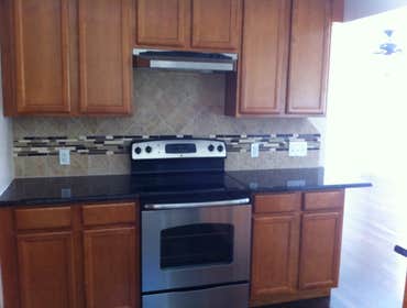 Backsplash with inlay an angle