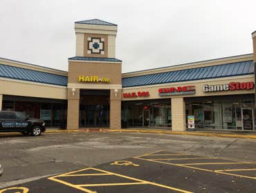 COMMERCIAL PLAZAS