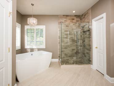 Classic bathroom with Modern t