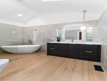 Bellevue - Master Bathroom