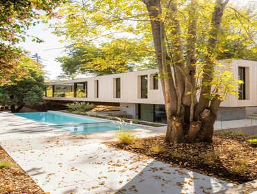 Bridge House A one of a kind build designed by Dan Brunn, the
home is named after the very stream it bridges over. The beautiful residence embraces na