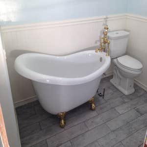 Crawl foot tub & tile bathroom
